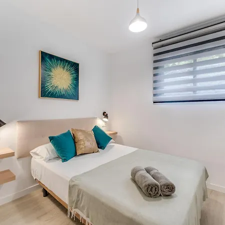 Modern Unit With View *