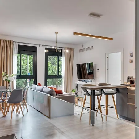 Apartment Modern Unit With View *